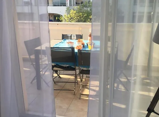 Bord De Juan Les Pins 公寓 *